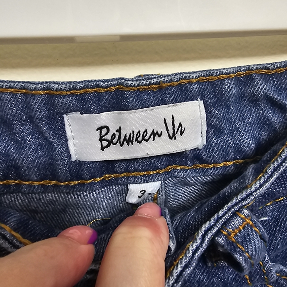 Between‎ Us Size 3 Denim Butterfly Women's Shorts - Picture 3 of 5